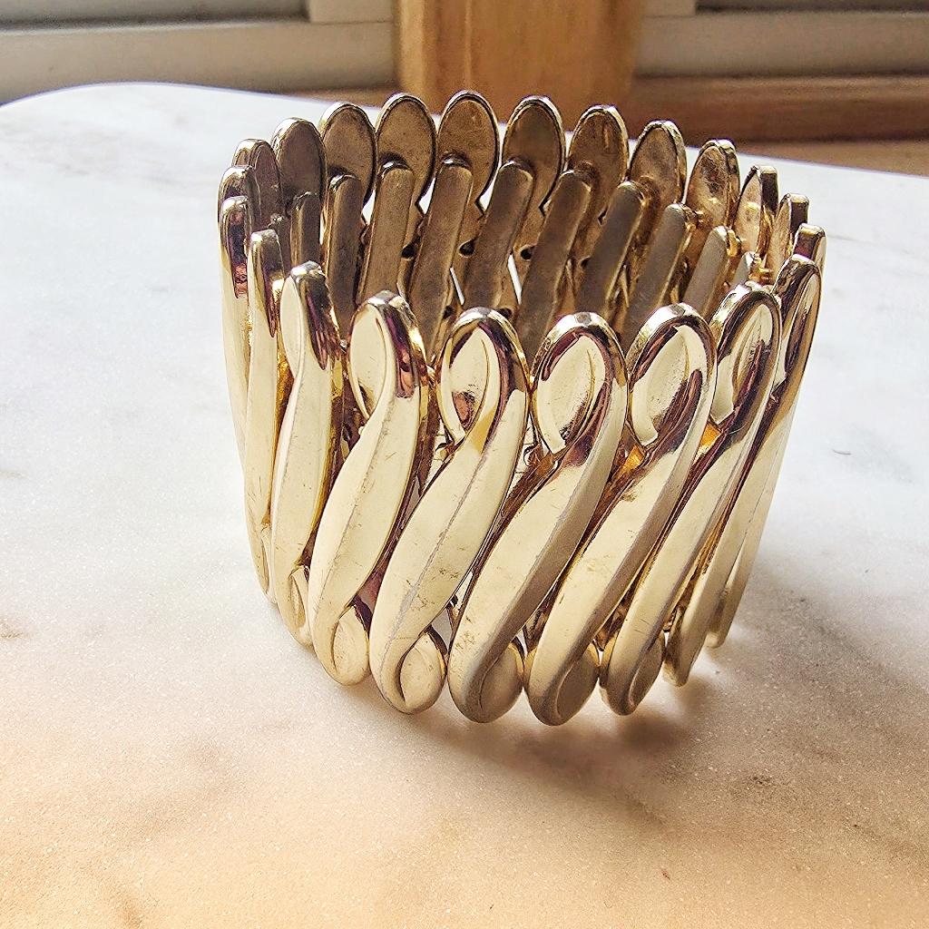 Vintage Bergere Gold-Tone Expandable Bracelet 28$